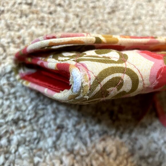 Vera Bradley Folkloric Quilted Wallet Floral Colorful Pink Retired Magnetic - Picture 8 of 10